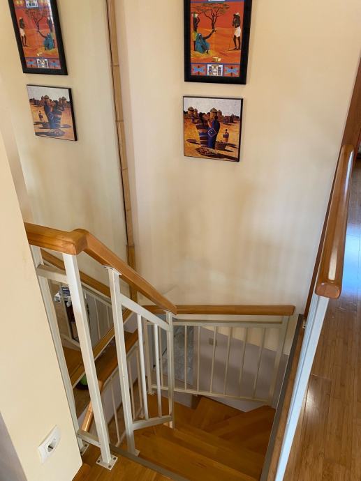 Petrčane, appartamento su due livelli (119,94 m²) con splendido giardino