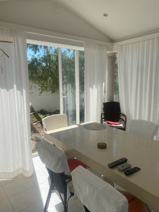 Petrčane, appartamento su due livelli (119,94 m²) con splendido giardino