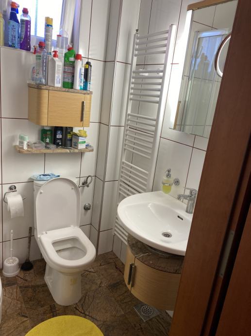 Petrčane, appartamento su due livelli (119,94 m²) con splendido giardino