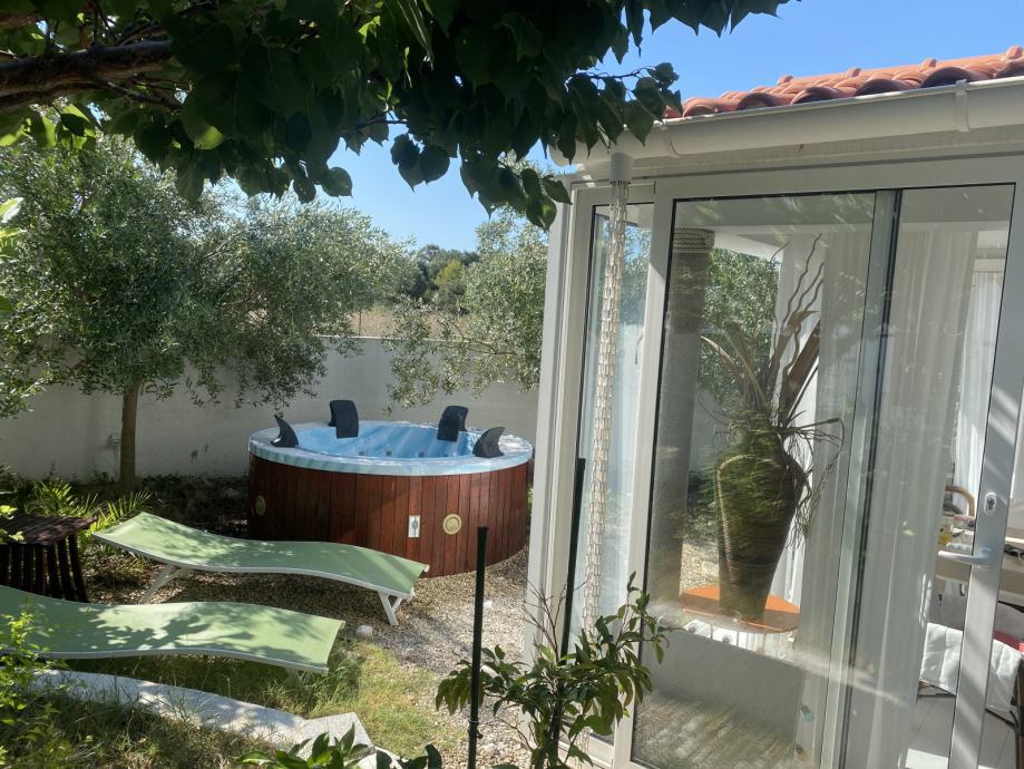 Petrčane, appartamento su due livelli (119,94 m²) con splendido giardino