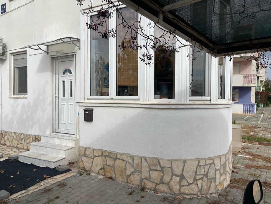 Petrčane, appartamento su due livelli (119,94 m²) con splendido giardino