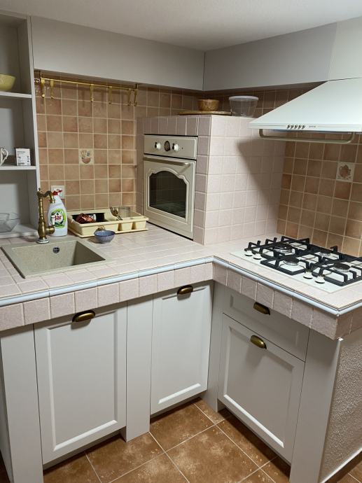 Petrčane, appartamento su due livelli (119,94 m²) con splendido giardino