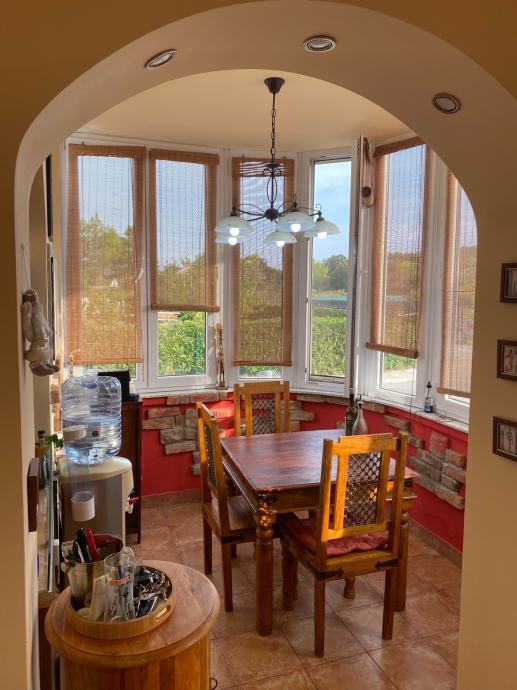 Petrčane, appartamento su due livelli (119,94 m²) con splendido giardino