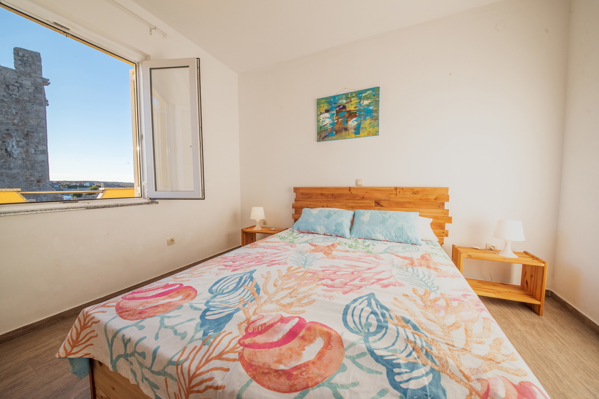 ZADAR, Ražanac, casa con 3 appartamenti (101 m2), prima fila sul mare, POSIZIONE TOP!!!