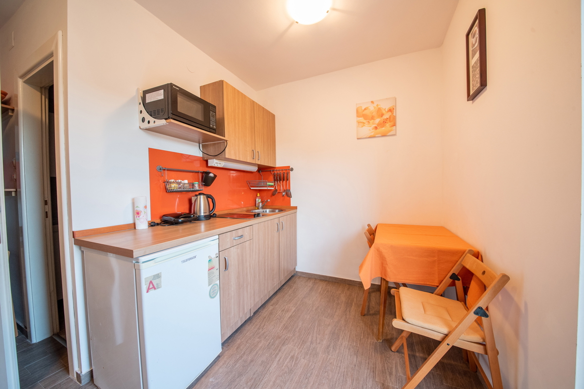 ZADAR, Ražanac, casa con 3 appartamenti (101 m2), prima fila sul mare, POSIZIONE TOP!!!