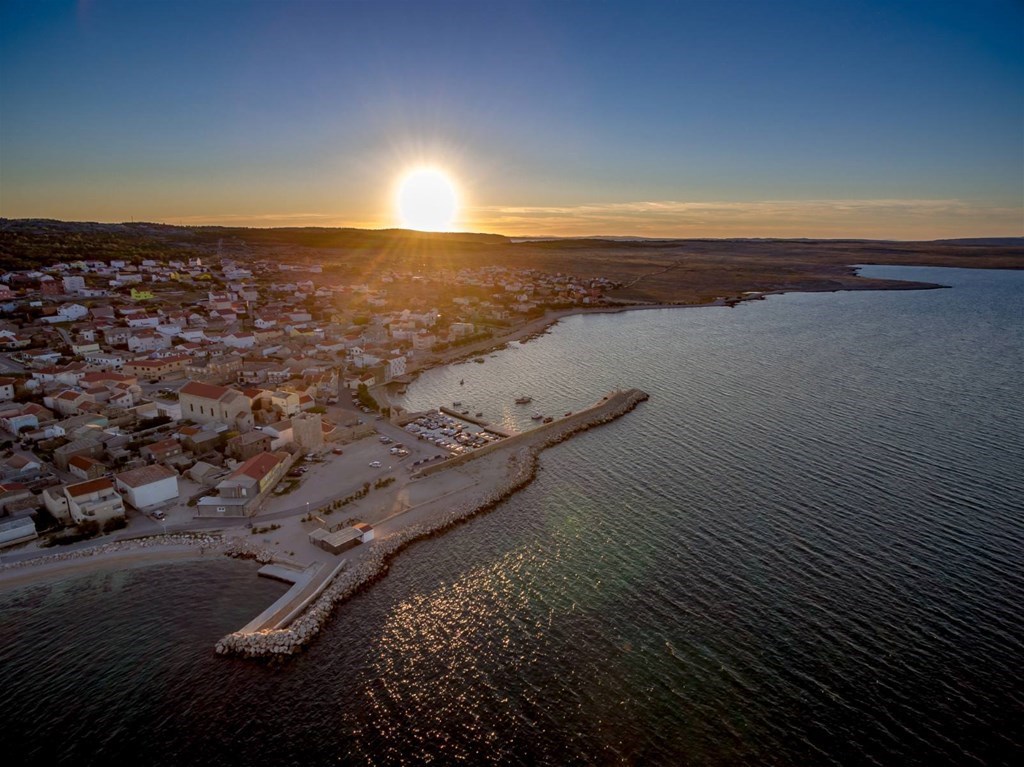 ZADAR, Ražanac, casa con 3 appartamenti (101 m2), prima fila sul mare, POSIZIONE TOP!!!