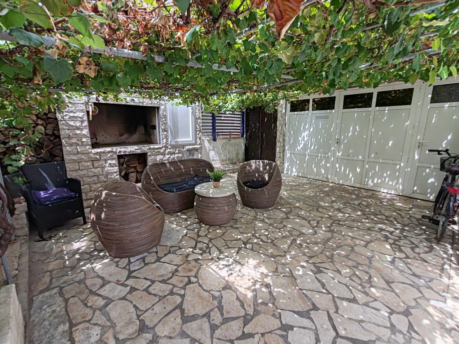 Vir, splendida casa moderna con 4 appartamenti (230m2), ottima posizione