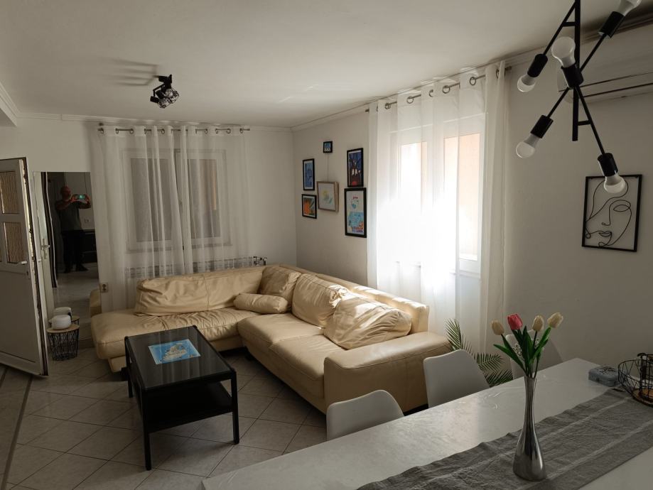 Vir, splendida casa moderna con 4 appartamenti (230m2), ottima posizione