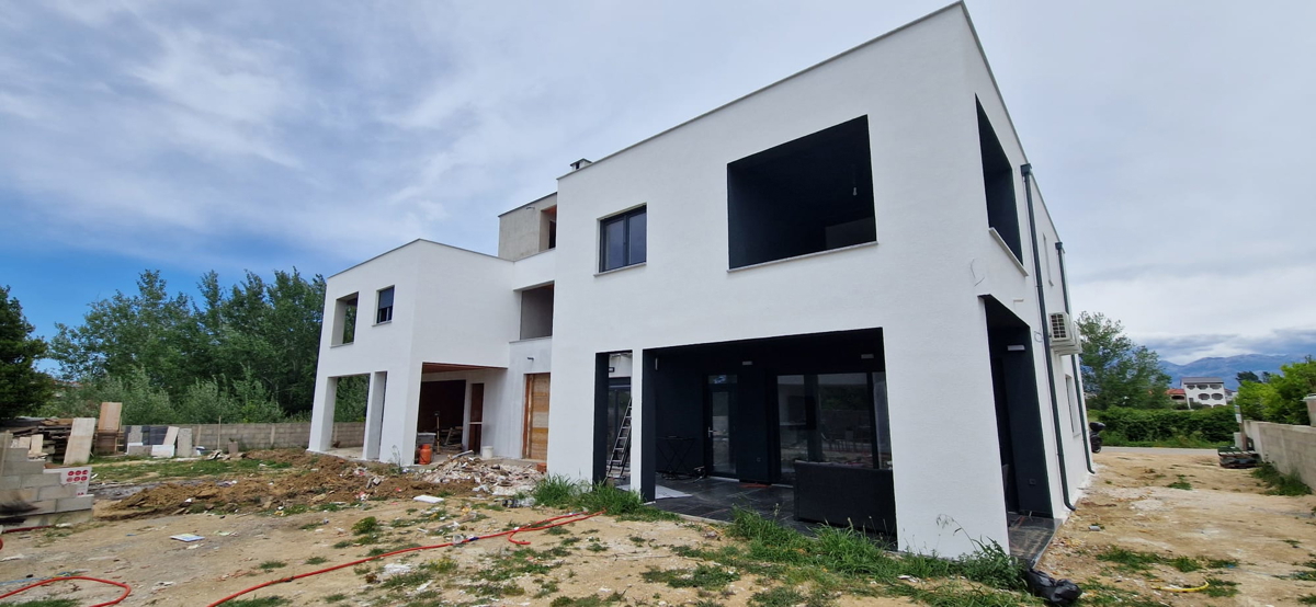 Nin, Zaton, casa con piscina (319m2), 300 metri dal mare, NUOVA COSTRUZIONE!