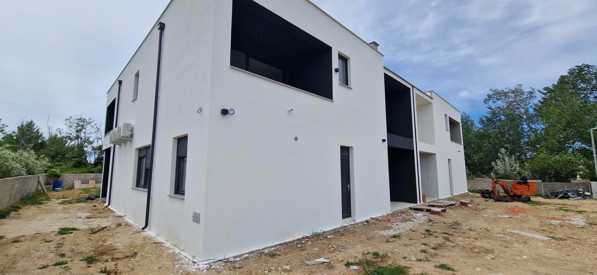 Nin, Zaton, casa con piscina (319m2), 300 metri dal mare, NUOVA COSTRUZIONE!