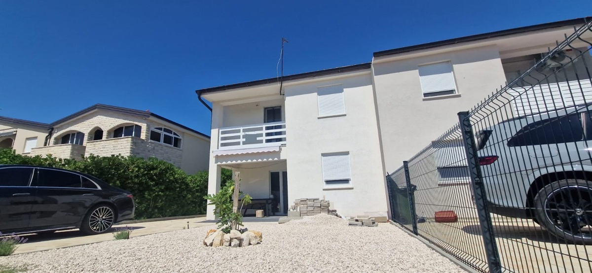 Vir, appartamento su due piani (90 m2), 160 metri dalla spiaggia, NUOVA COSTRUZIONE