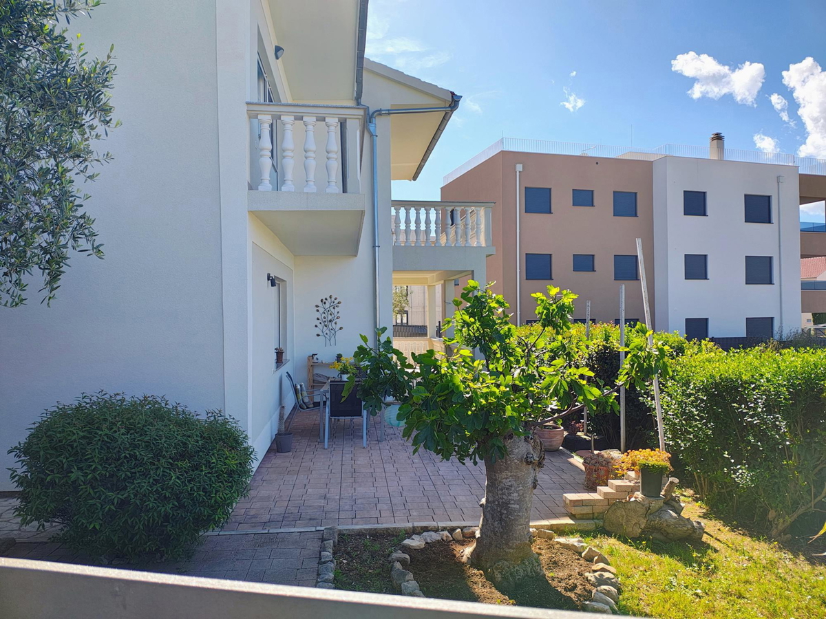 Sukošan, splendida casa (240m2) con ampio giardino, a 100 metri dal mare, VISTA