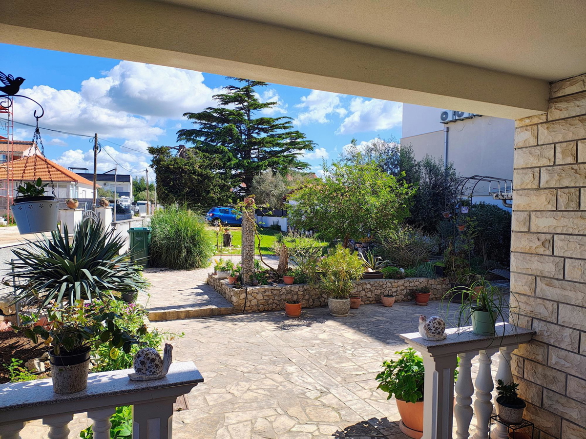 Sukošan, splendida casa (240m2) con ampio giardino, a 100 metri dal mare, VISTA