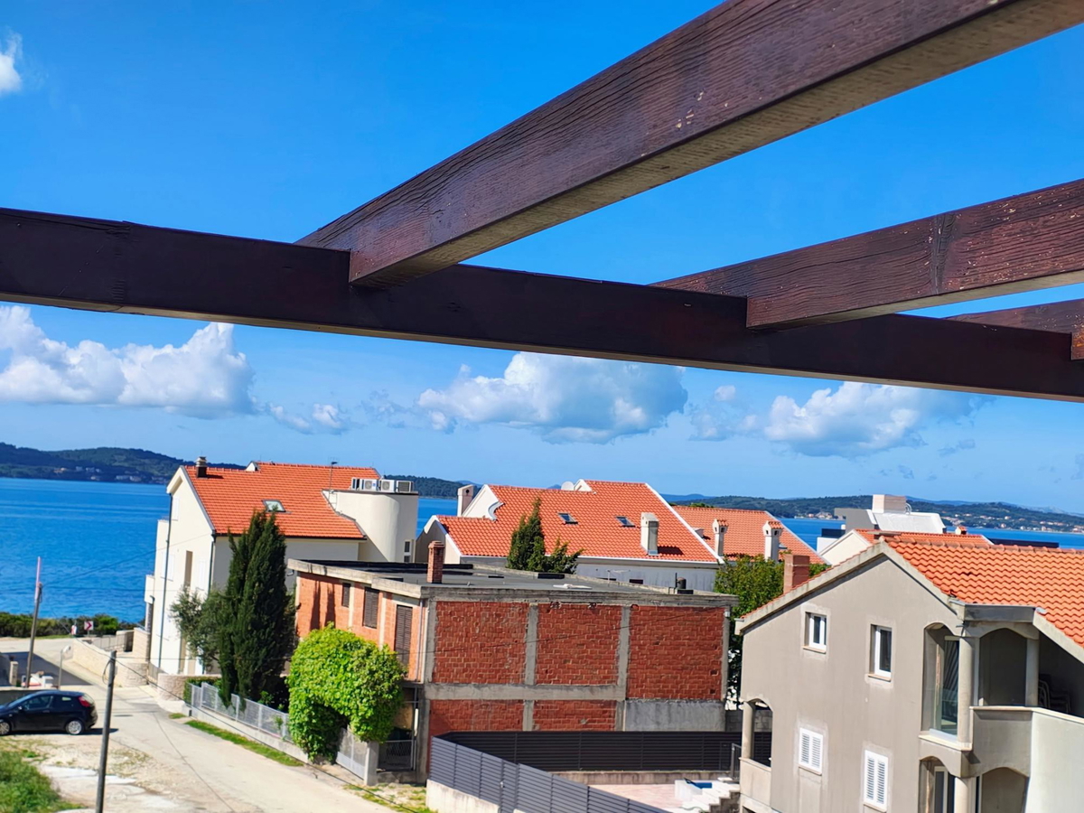 Sukošan, splendida casa (240m2) con ampio giardino, a 100 metri dal mare, VISTA