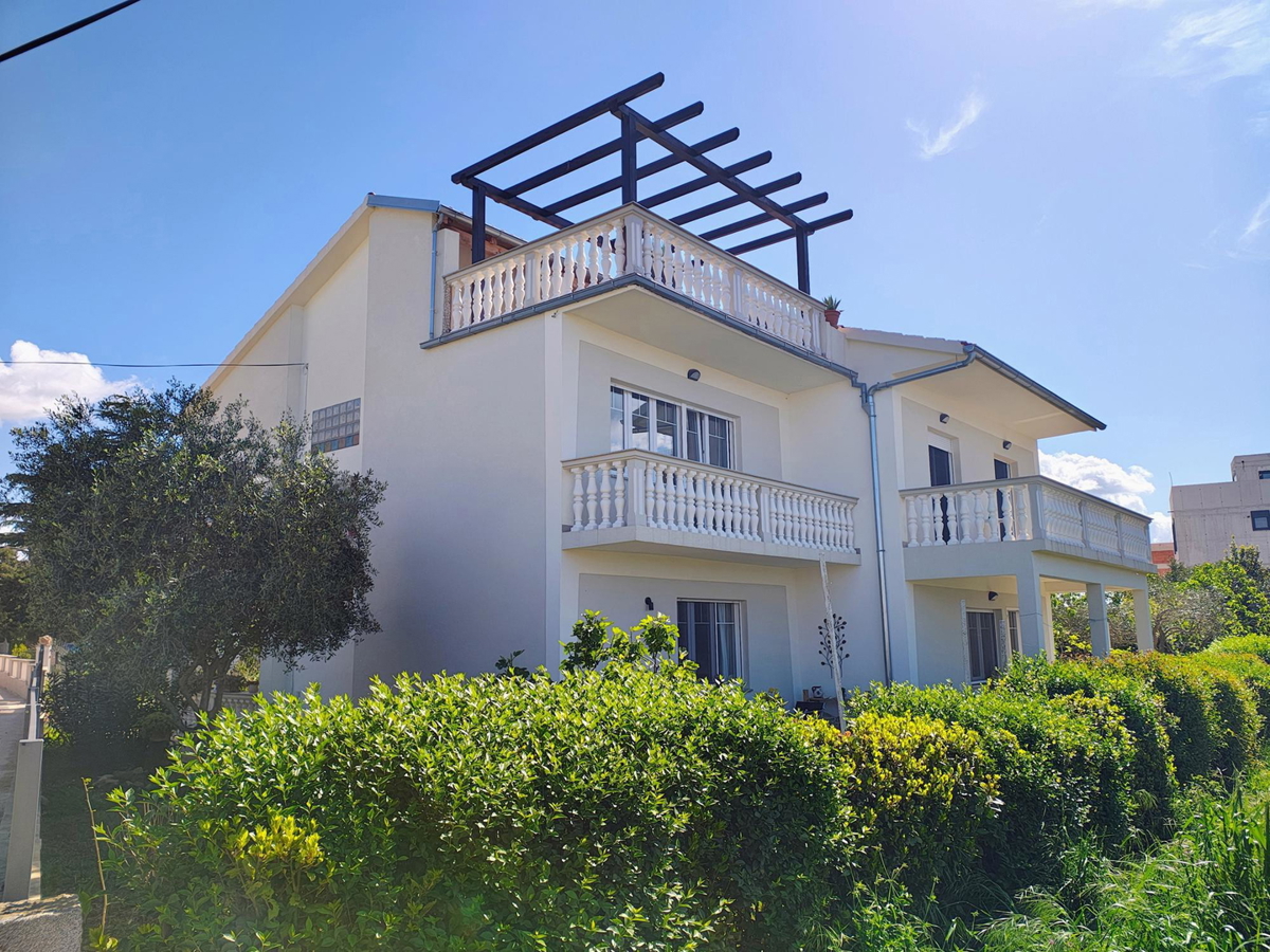 Sukošan, splendida casa (240m2) con ampio giardino, a 100 metri dal mare, VISTA