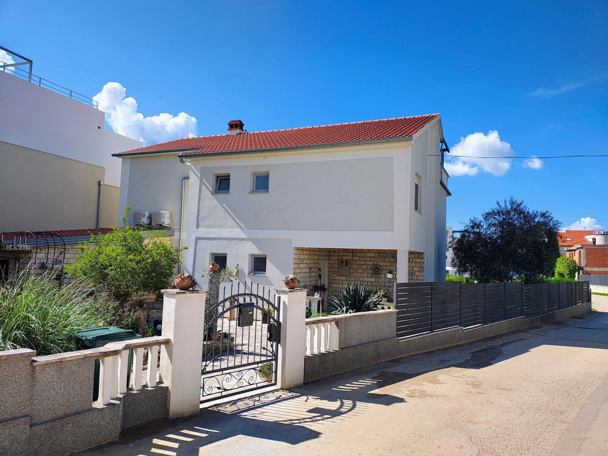 Sukošan, splendida casa (240m2) con ampio giardino, a 100 metri dal mare, VISTA