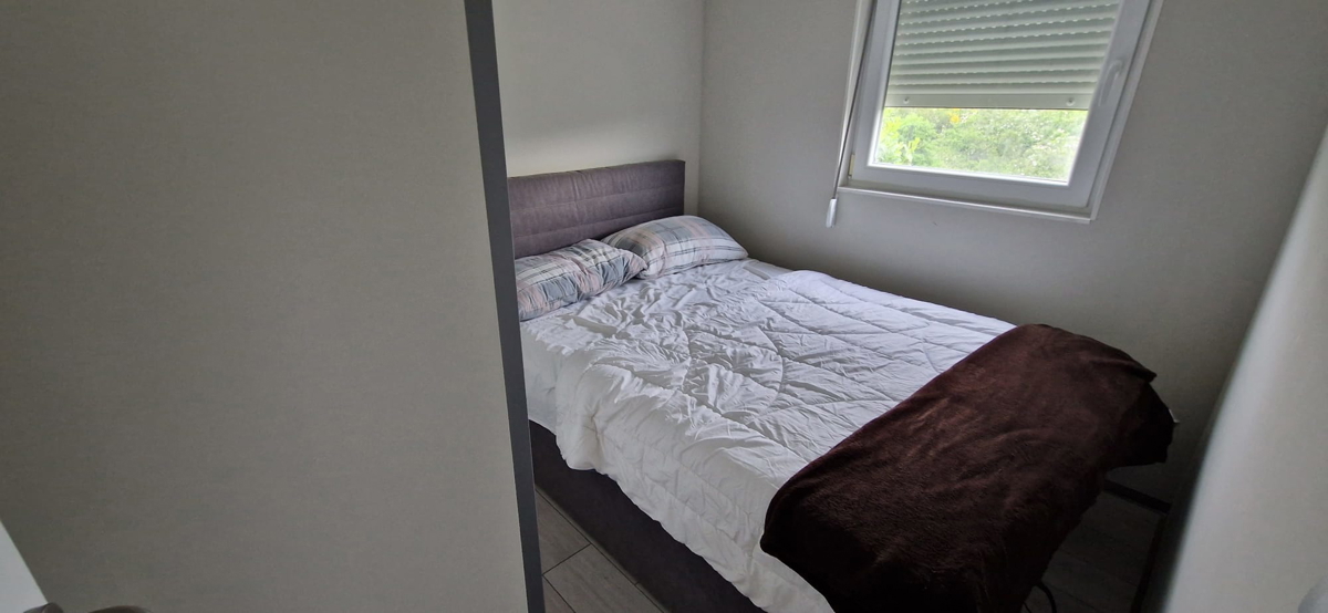 Zadar - terreno agricolo (400m2) con casa mobile