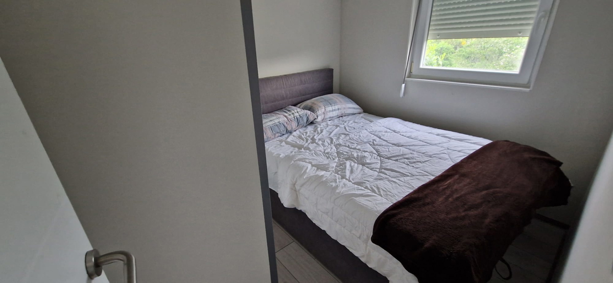 Zadar - terreno agricolo (400m2) con casa mobile