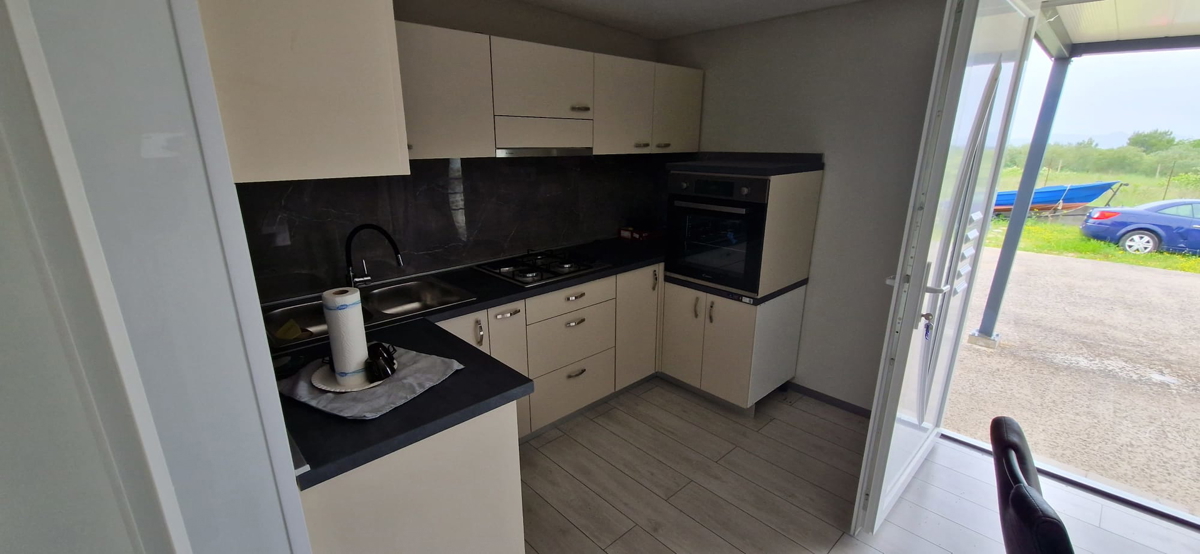 Zadar - terreno agricolo (400m2) con casa mobile