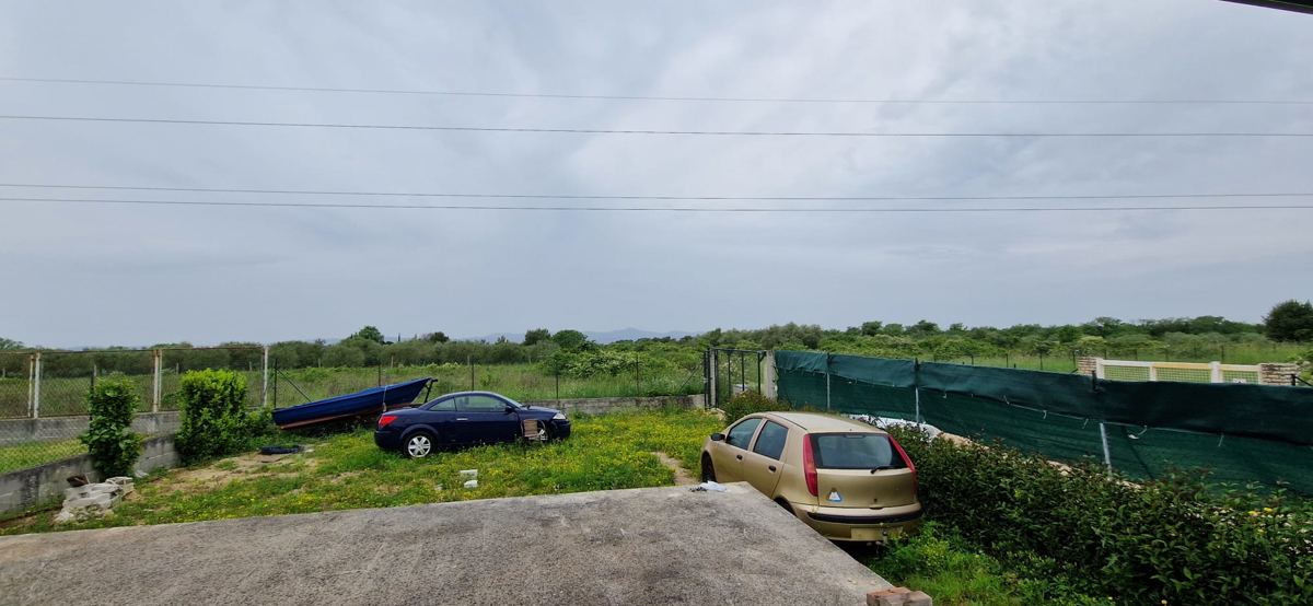 Zadar - terreno agricolo (400m2) con casa mobile