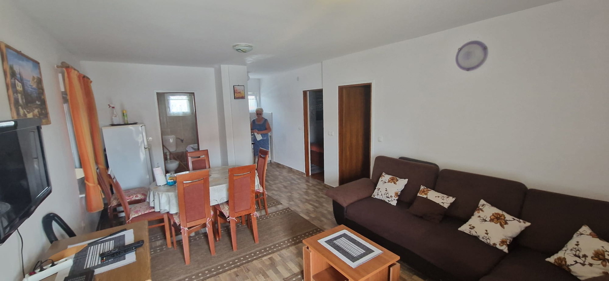 Vrsi, Zukve, bella casa con 4 appartamenti (316m2) e garage, 250 m dalla spiaggia