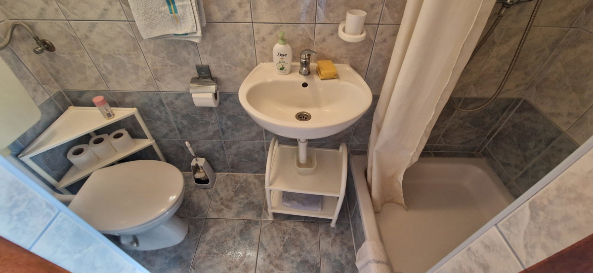 Vrsi, Zukve, bella casa con 4 appartamenti (316m2) e garage, 250 m dalla spiaggia