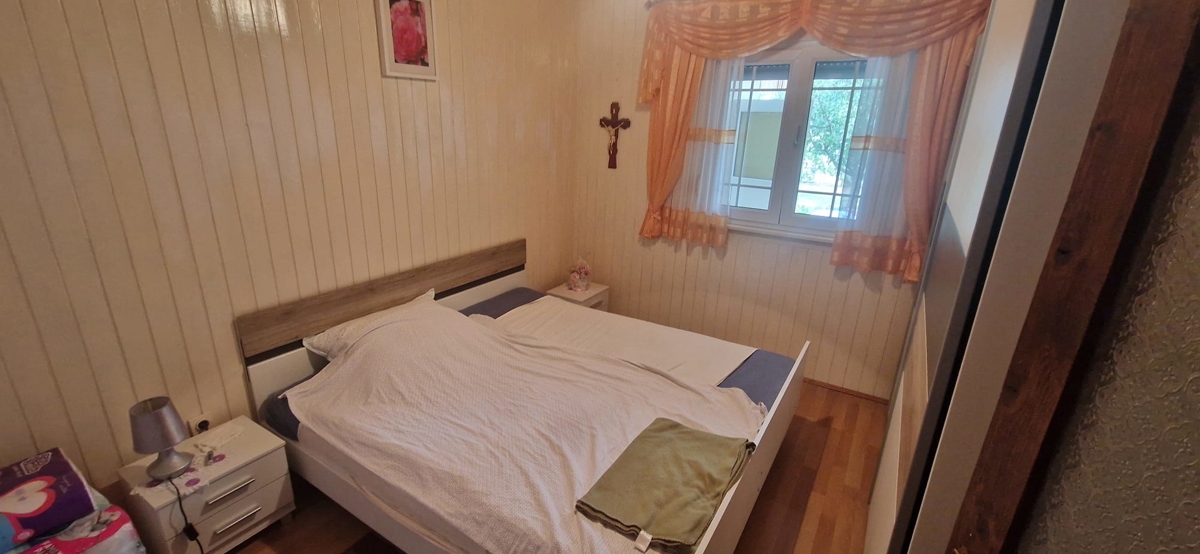 Vrsi, Zukve, bella casa con 4 appartamenti (316m2) e garage, 250 m dalla spiaggia
