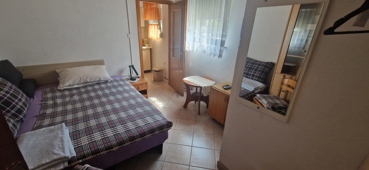 Vrsi, Zukve, bella casa con 4 appartamenti (316m2) e garage, 250 m dalla spiaggia