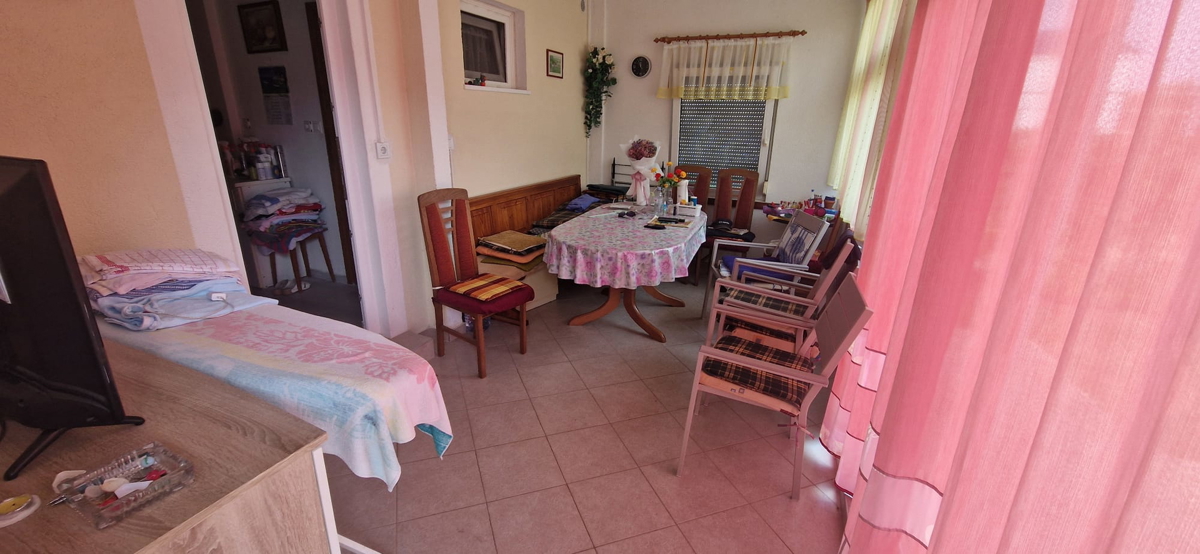 Vrsi, Zukve, bella casa con 4 appartamenti (316m2) e garage, 250 m dalla spiaggia