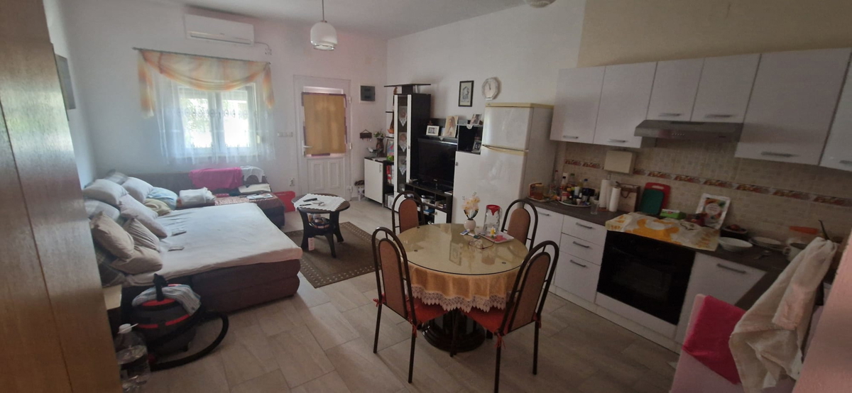 Vrsi, Zukve, bella casa con 4 appartamenti (316m2) e garage, 250 m dalla spiaggia