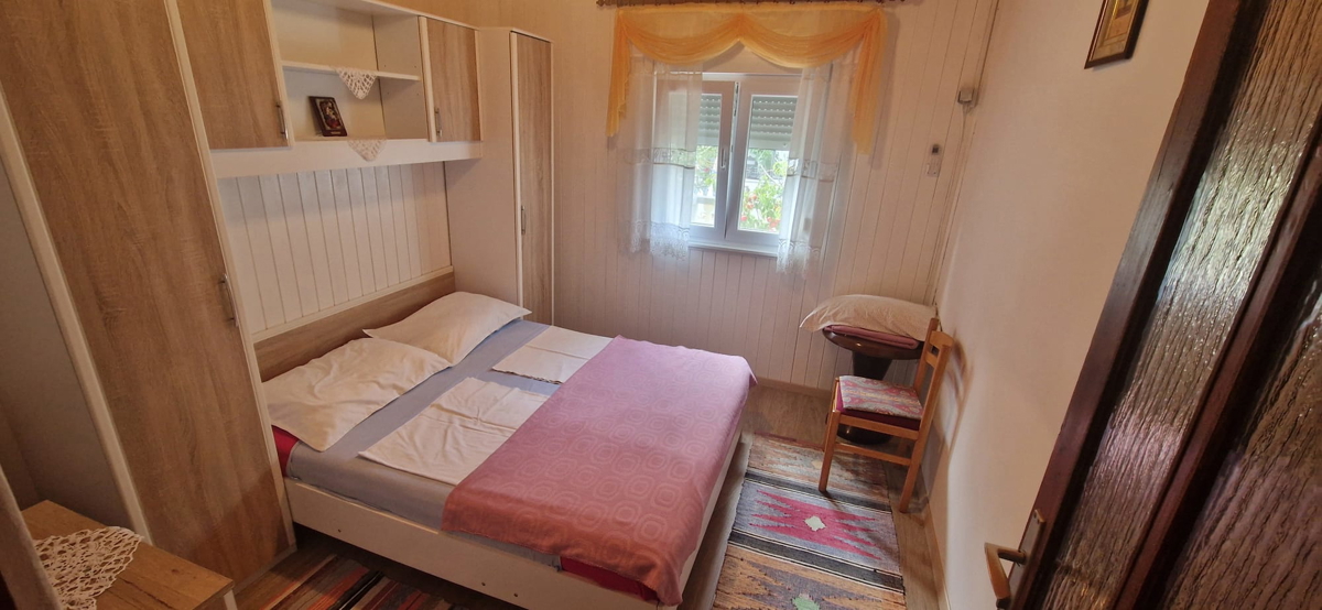 Vrsi, Zukve, bella casa con 4 appartamenti (316m2) e garage, 250 m dalla spiaggia