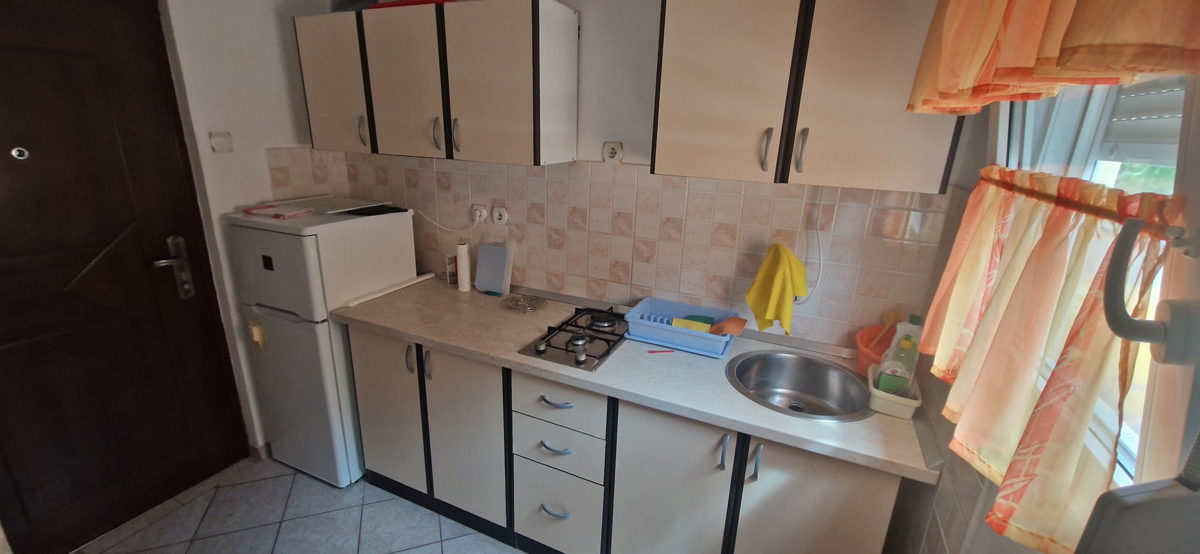 Vrsi, Zukve, bella casa con 4 appartamenti (316m2) e garage, 250 m dalla spiaggia