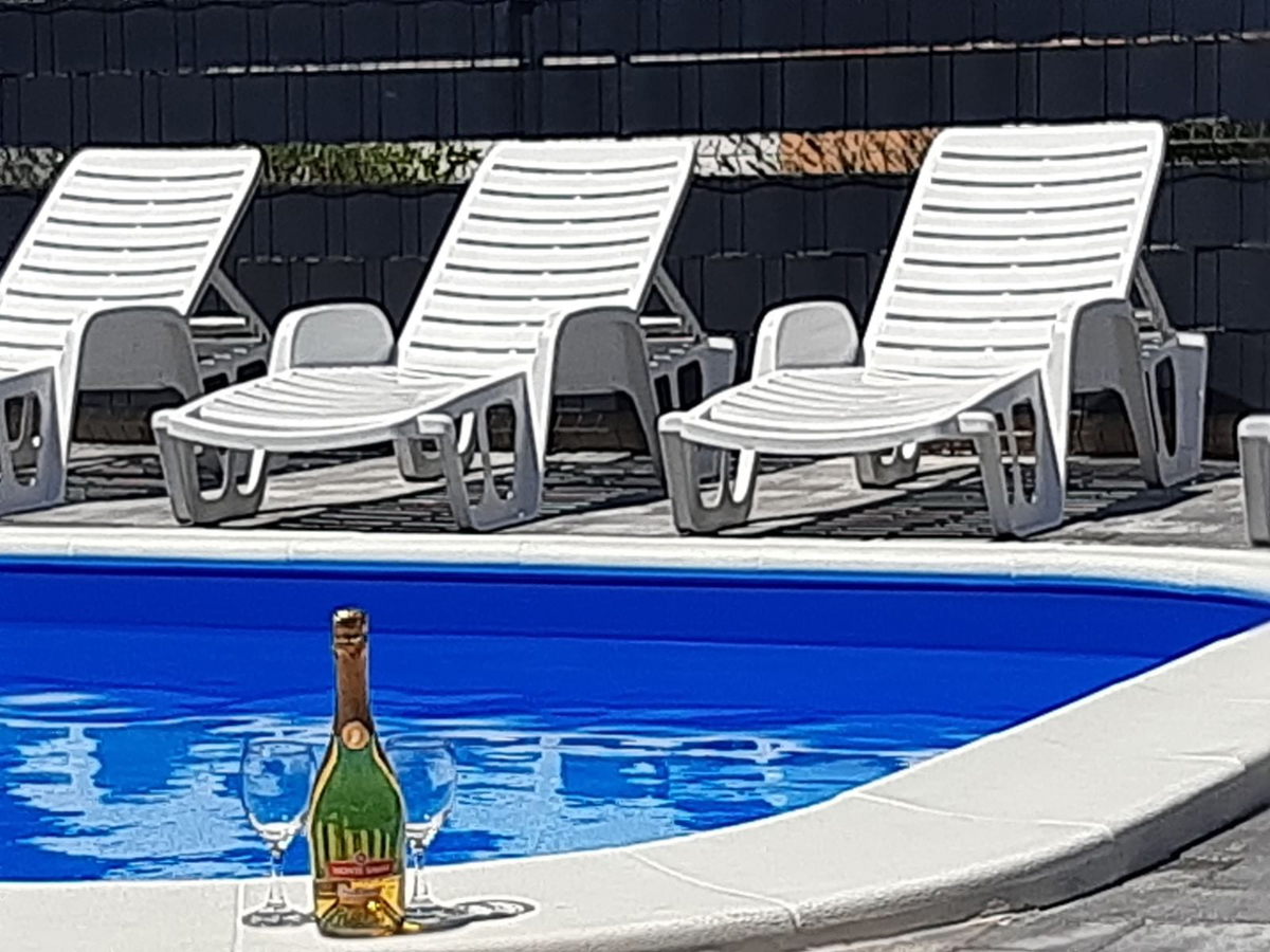 Appartamenti a Nin, casa vacanze (107 m2) con piscina su ampio terreno, NUOVA COSTRUZIONE