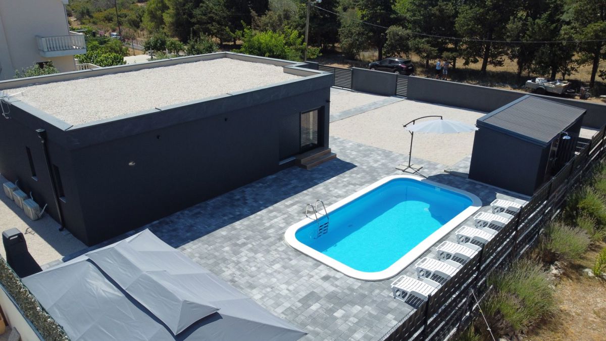 Appartamenti a Nin, casa vacanze (107 m2) con piscina su ampio terreno, NUOVA COSTRUZIONE