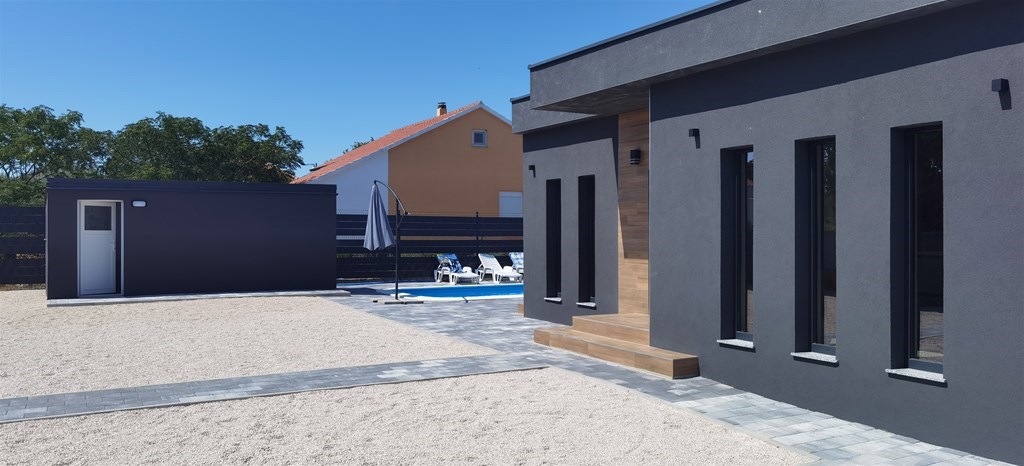 Appartamenti a Nin, casa vacanze (107 m2) con piscina su ampio terreno, NUOVA COSTRUZIONE