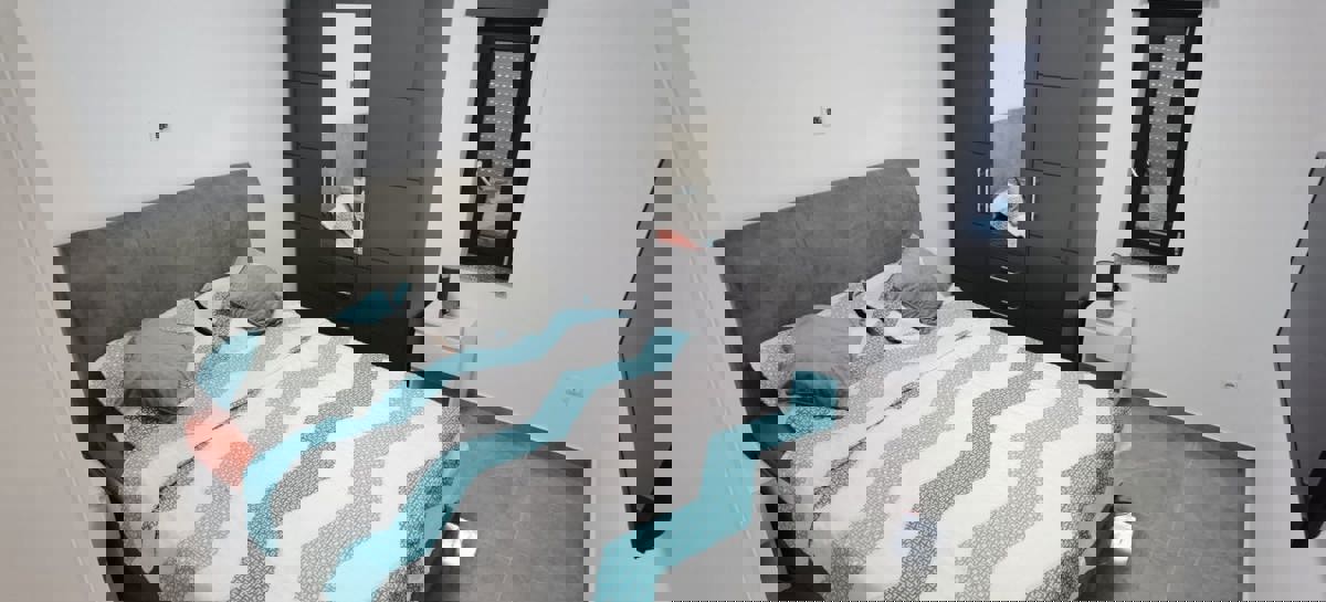 Appartamenti a Nin, casa vacanze (107 m2) con piscina su ampio terreno, NUOVA COSTRUZIONE