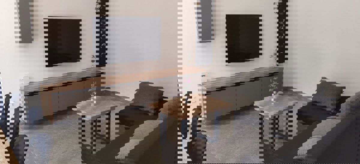 Appartamenti a Nin, casa vacanze (107 m2) con piscina su ampio terreno, NUOVA COSTRUZIONE