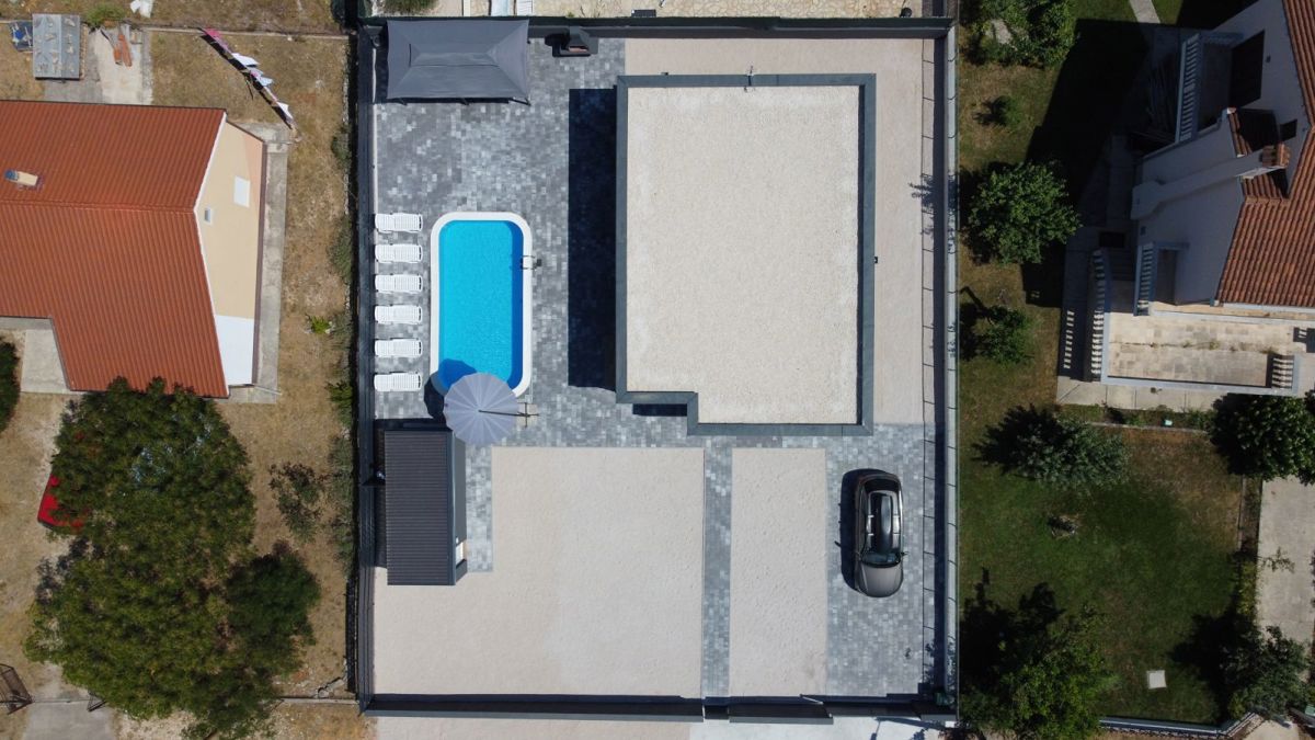 Appartamenti a Nin, casa vacanze (107 m2) con piscina su ampio terreno, NUOVA COSTRUZIONE