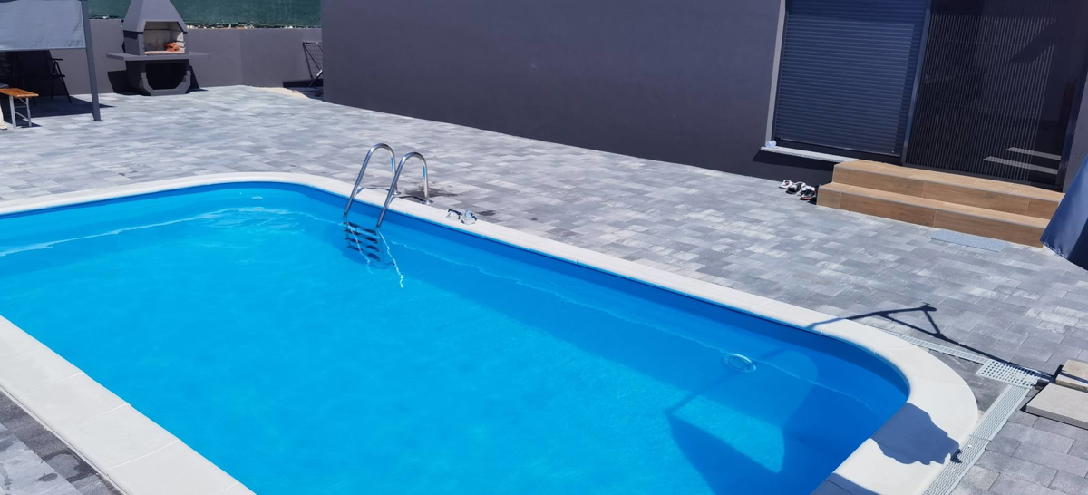 Appartamenti a Nin, casa vacanze (107 m2) con piscina su ampio terreno, NUOVA COSTRUZIONE