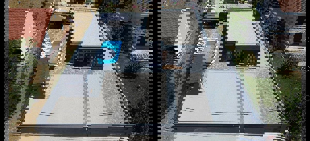 Appartamenti a Nin, casa vacanze (107 m2) con piscina su ampio terreno, NUOVA COSTRUZIONE