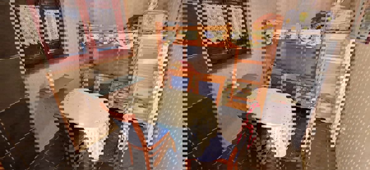 Vir, casa con 4 appartamenti (182 m2), a 150 metri dalla spiaggia