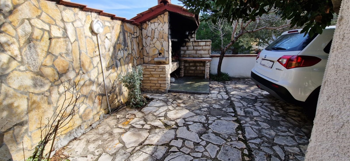 Vir, casa con 4 appartamenti (182 m2), a 150 metri dalla spiaggia