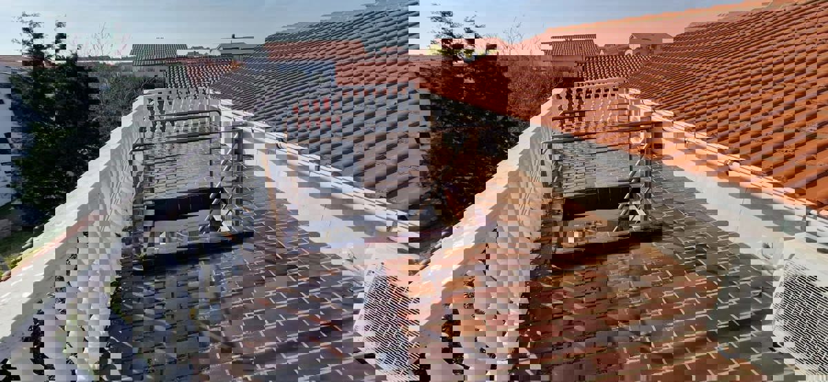 Vir, casa con 4 appartamenti (182 m2), a 150 metri dalla spiaggia