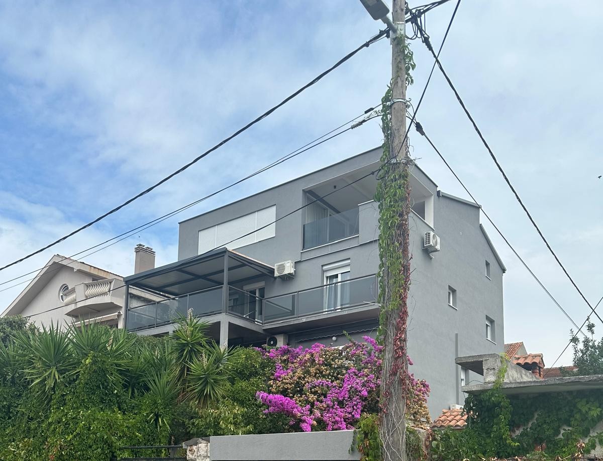 Zara, Brodarica, appartamento quadrilocale (104,25 m2) in posizione eccellente