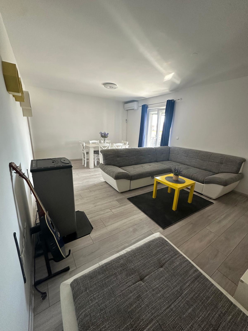 Zara, Brodarica, appartamento quadrilocale (104,25 m2) in posizione eccellente