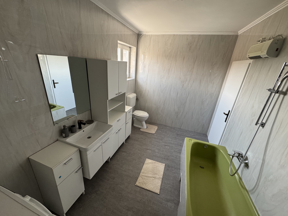 Zara, Brodarica, appartamento quadrilocale (104,25 m2) in posizione eccellente