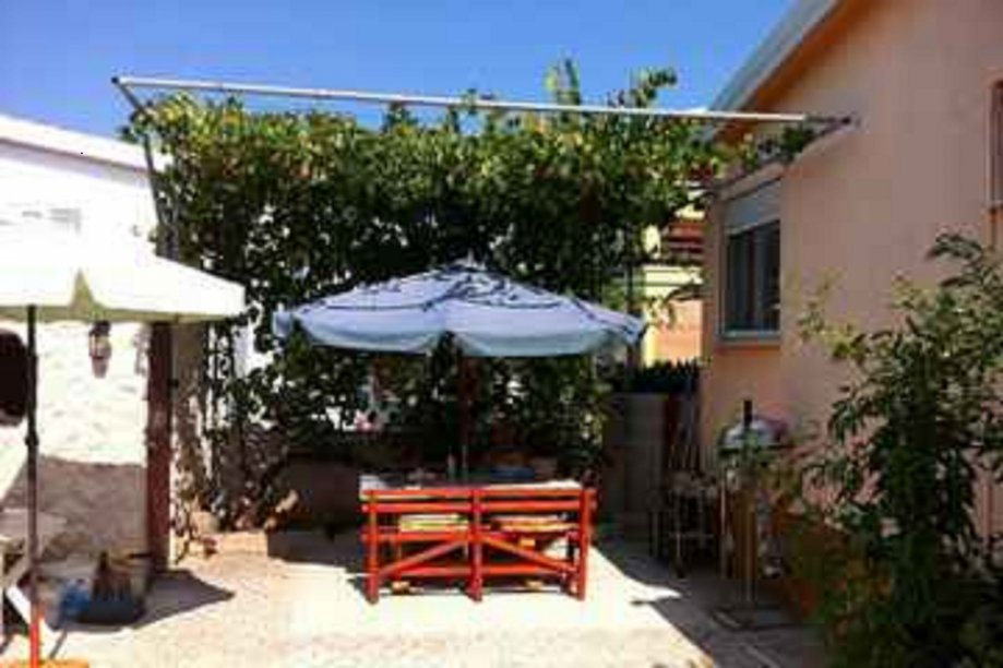 Vir, splendida casa al piano terra con 3 appartamenti, a 30 m dal mare, esposizione a sud!!!