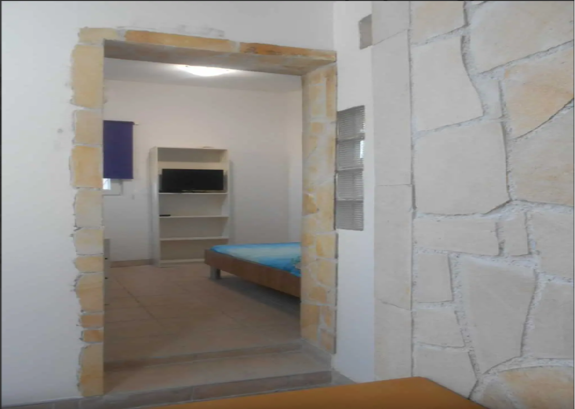 Vir, splendida casa al piano terra con 3 appartamenti, a 30 m dal mare, esposizione a sud!!!