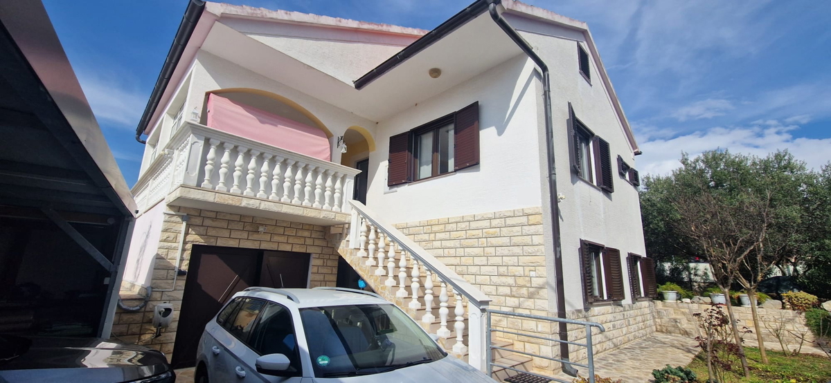 Turanj, villa a un piano di 250 m², con ampio giardino, a 150 metri dalla spiaggia