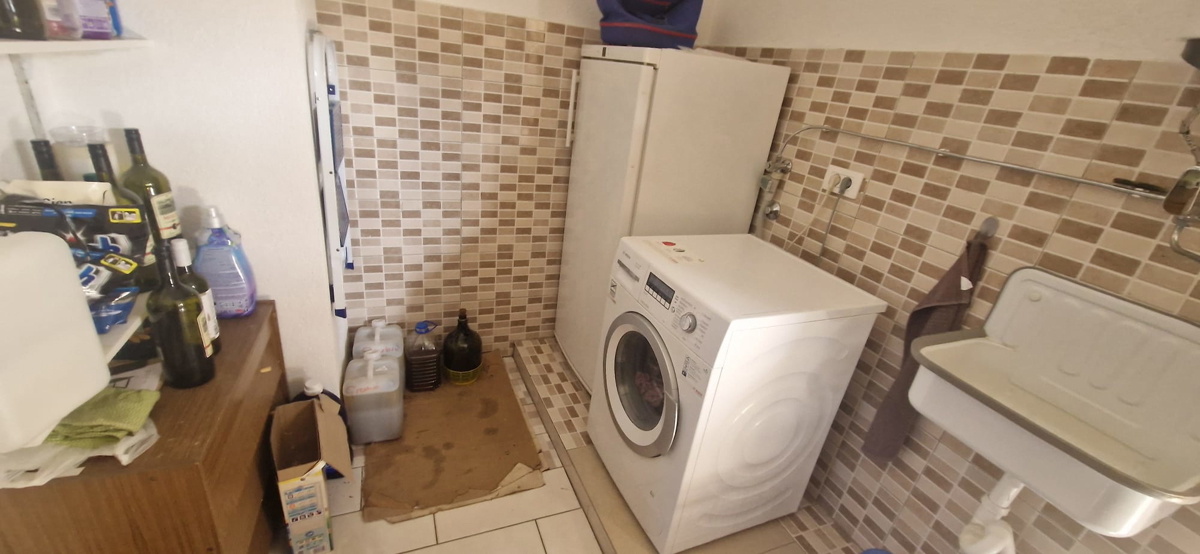 Turanj, villa a un piano di 250 m², con ampio giardino, a 150 metri dalla spiaggia